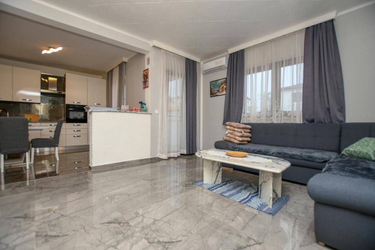 Apartments Katja Пореч Екстериор снимка